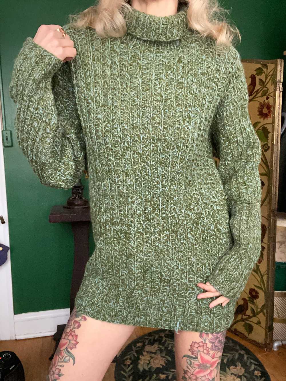 1980s Oversized Green Wool Turtleneck Sweater - L… - image 11