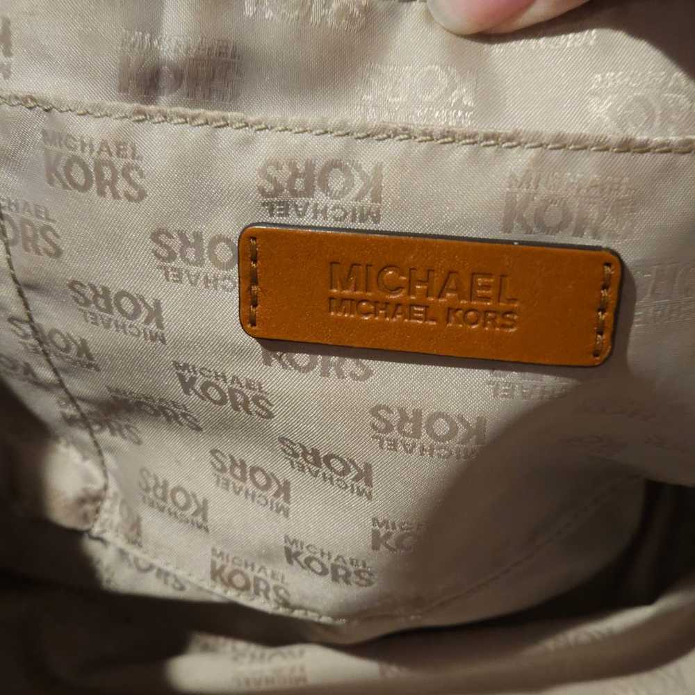 Preowned Michael Kors Jet Set Tote - image 9