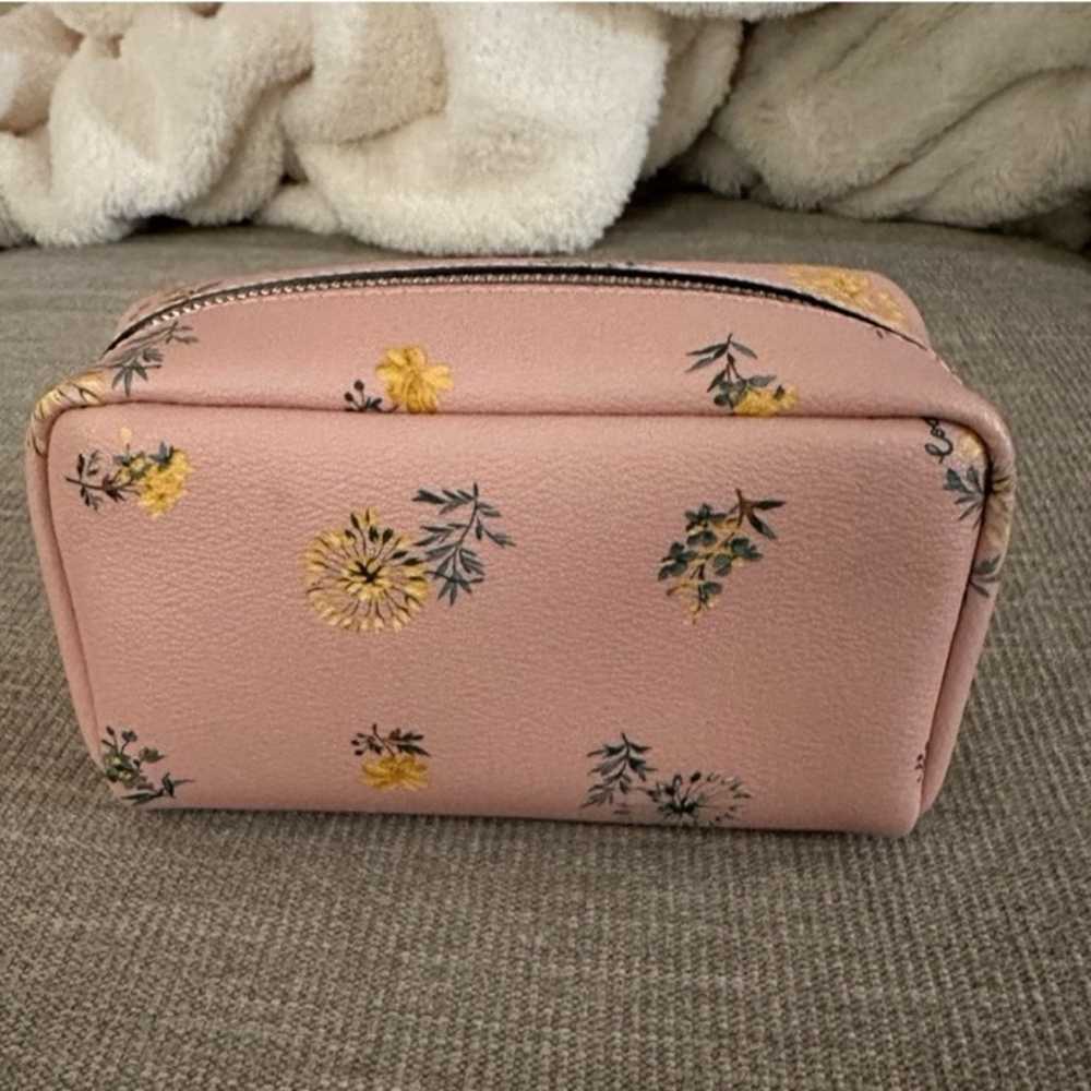 Coach small cosmetics case - image 4