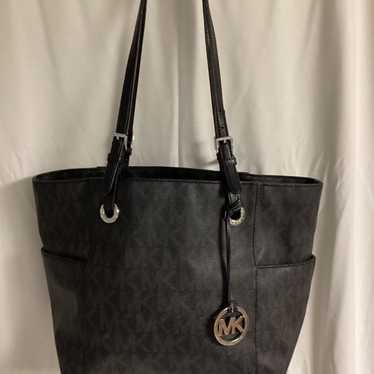 Michael Kors Jet Set Tote