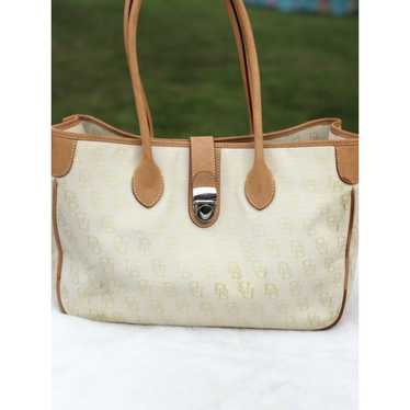 Dooney and Bourke shoulder bag Signature