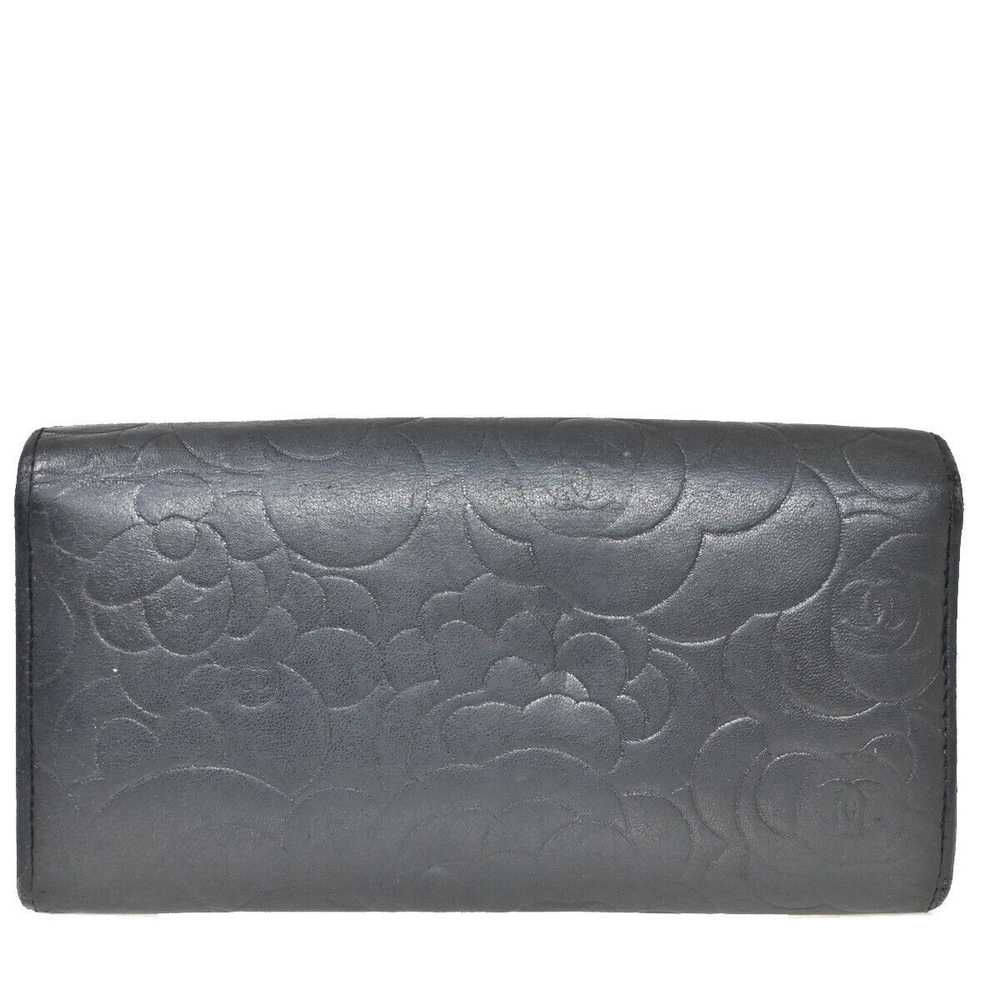 Chanel Camélia Black Leather Wallet (Pre-Owned) - image 2