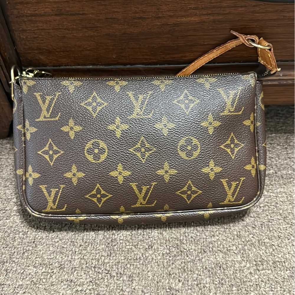 Louis Vuitton - image 2