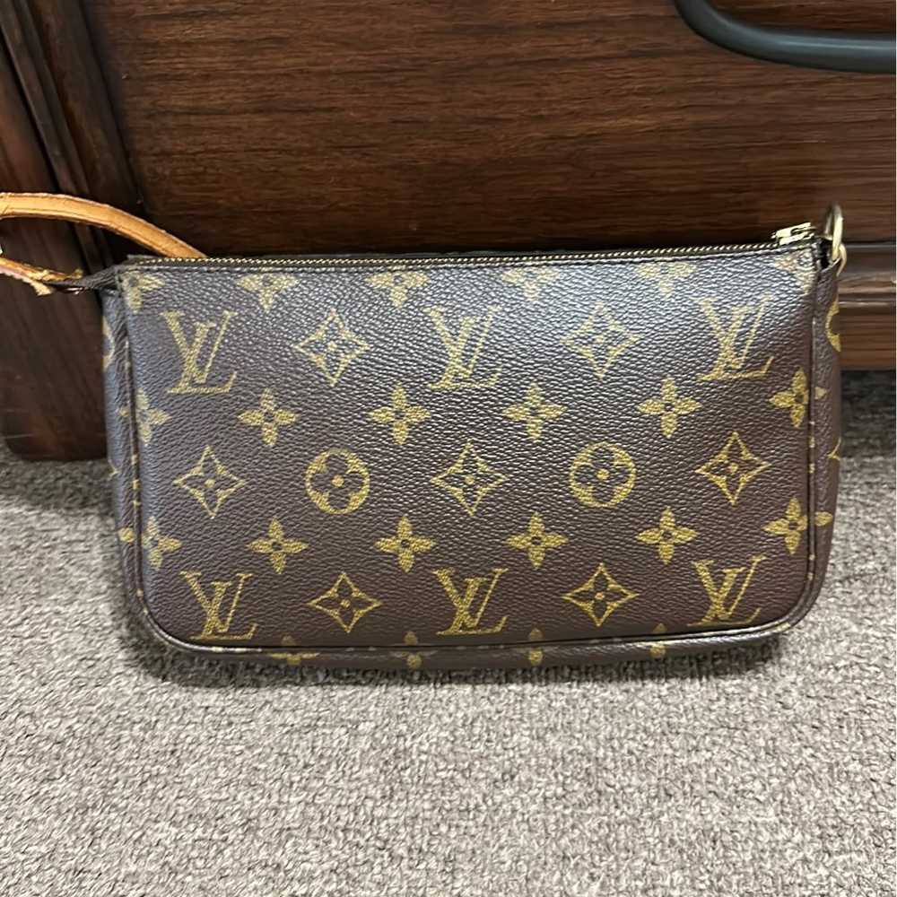 Louis Vuitton - image 3