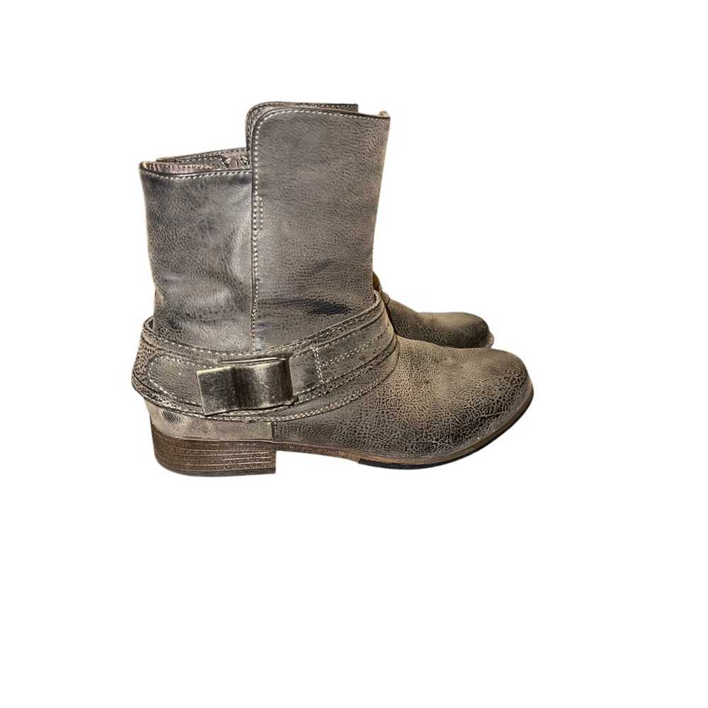 Women’s Crown Vintage Bailey Distressed Ankle Boo… - image 1