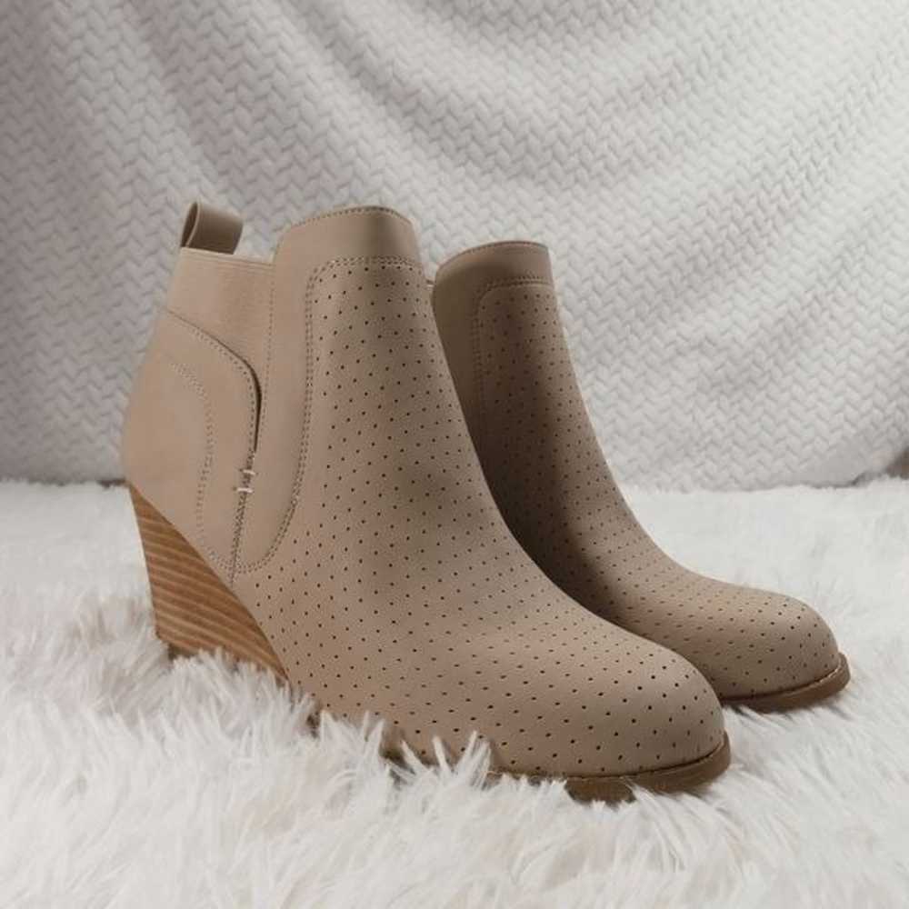 DV by Dolce Vita  Beige Gerdy Bootie 9.5 - image 1