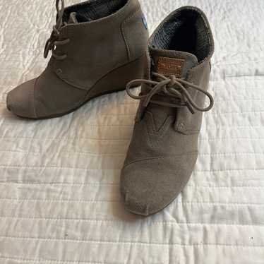 Toms desert taupe wedge