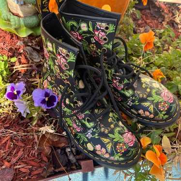 doc martens womens size 7