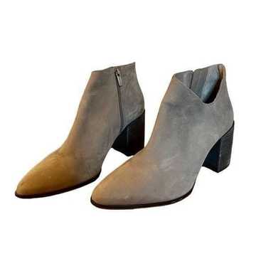 Vince Camuto grey pointed toe booties size 9