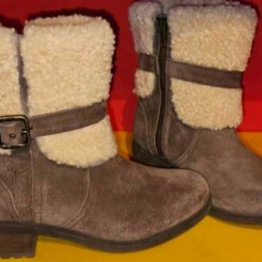 UGG boots  booties 6. 5 ladies shearling leather