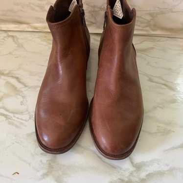 UGG, leather ankle boots woman size 8