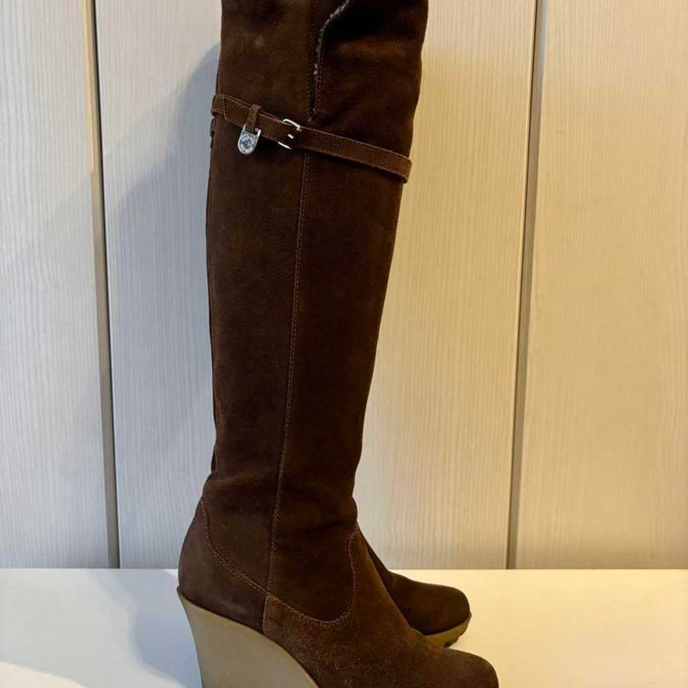 Brown suede knee-high boots with wedge heel. - image 4