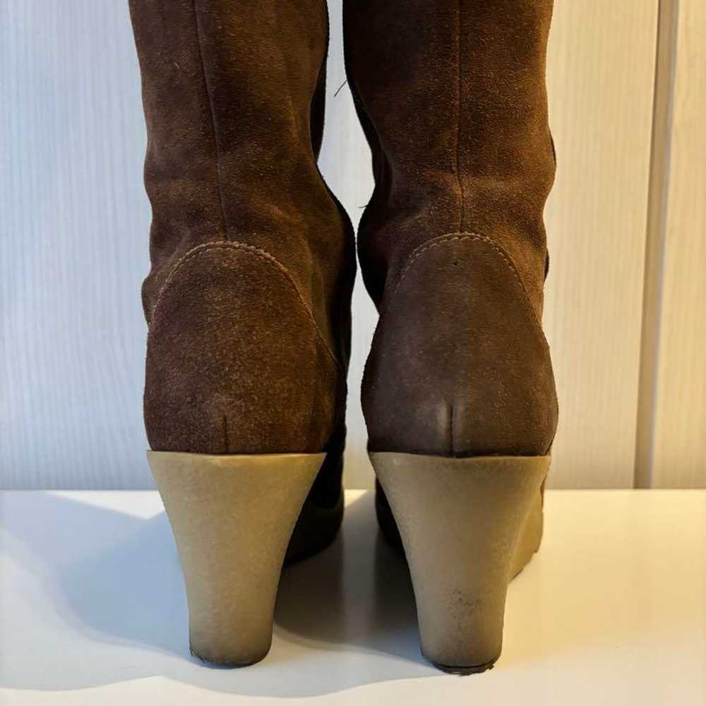 Brown suede knee-high boots with wedge heel. - image 6