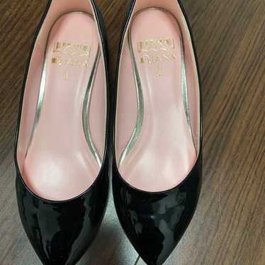 DIANA Black Pointed Toe Pumps