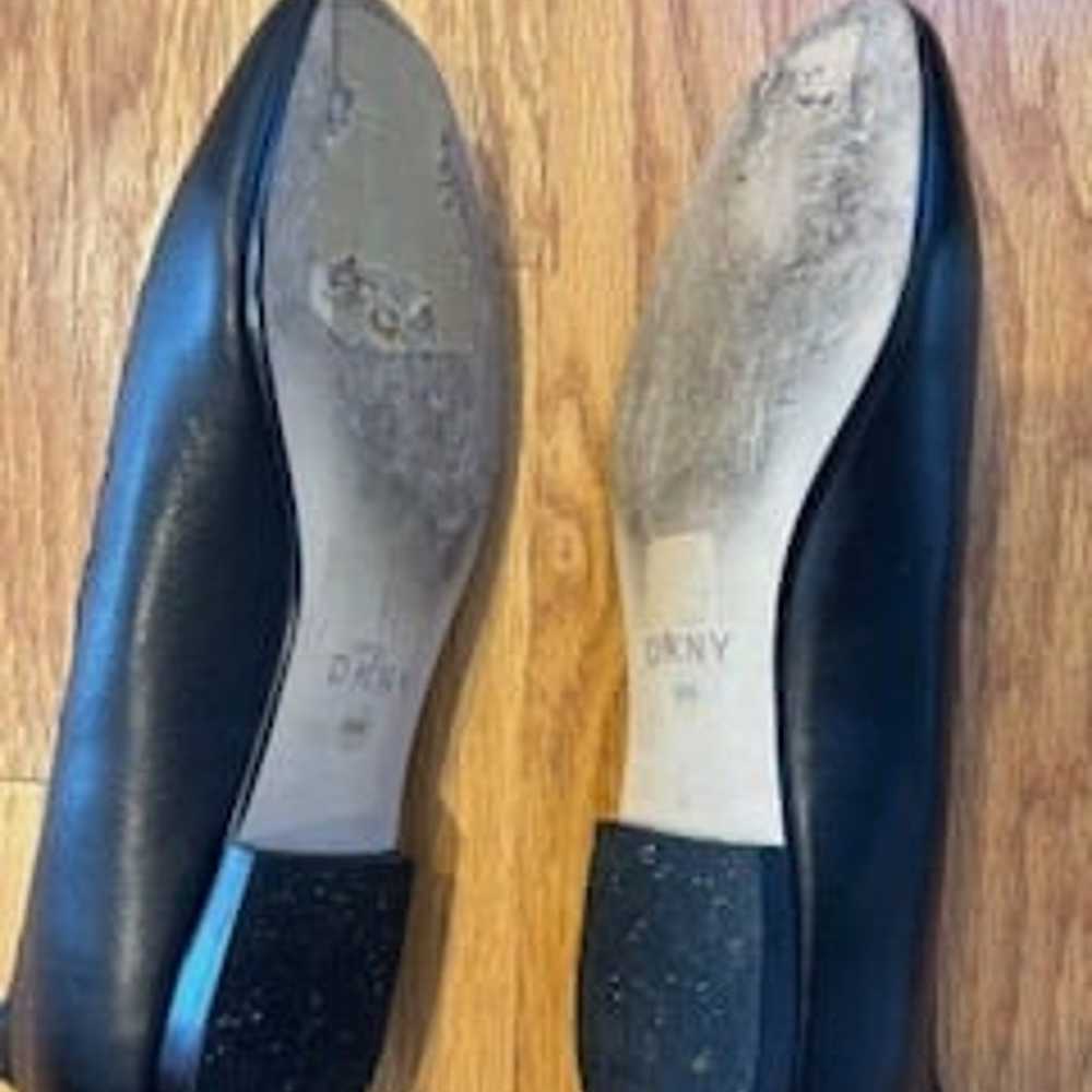 DKNY Black scalloped flats Size 6 - image 4