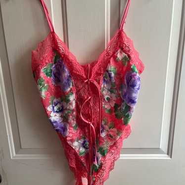 VS Vintage Gold Crown Label Floral selling Rosette Babydoll Lingerie Slip