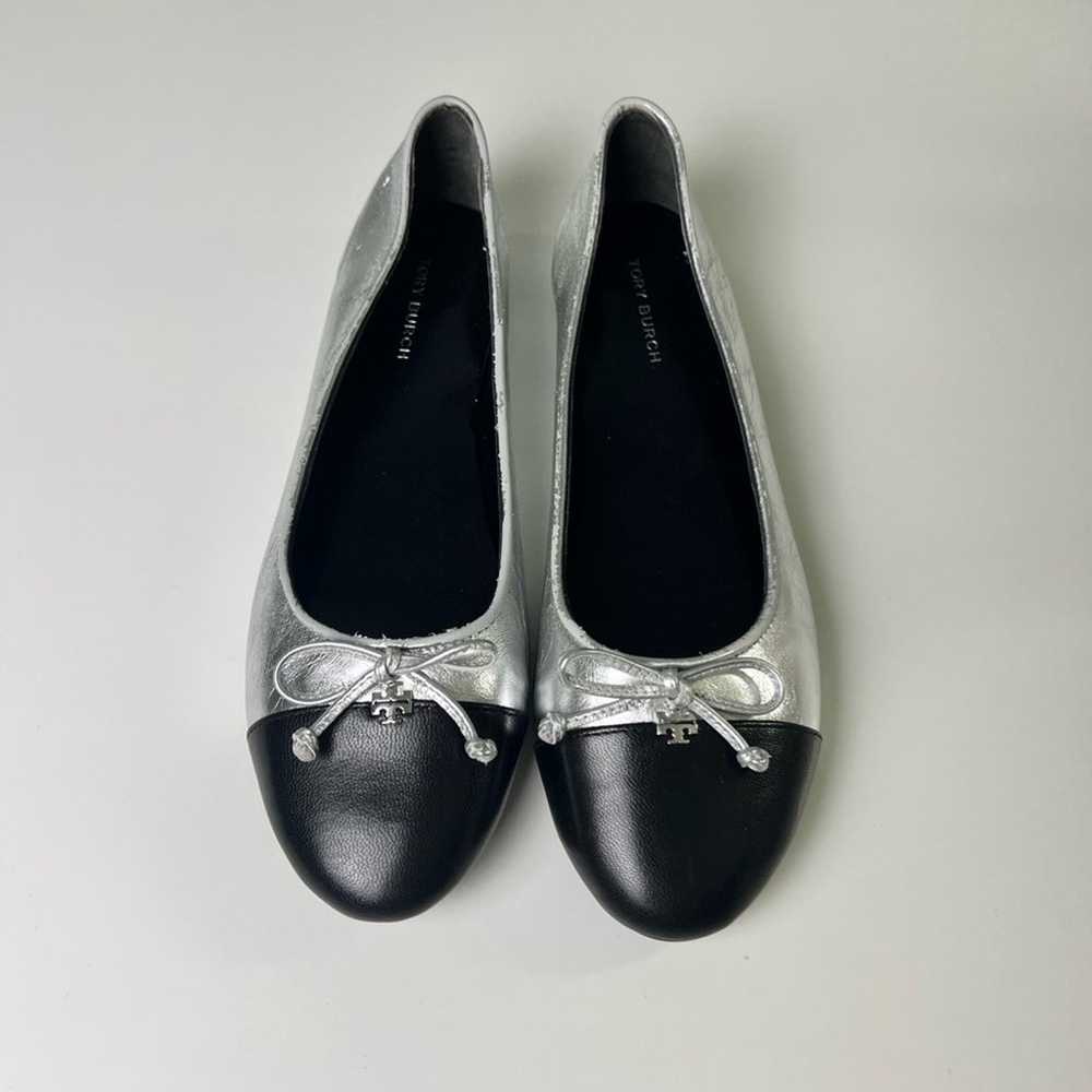 Tory Burch Leather Silver Black Cap Toe Double T … - image 3