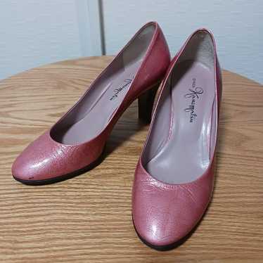 Ginza Kanematsu round toe pumps, priced at around 