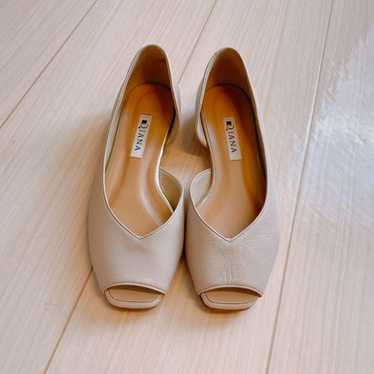 Diana Beige Open-toe Pumps 22.5cm.