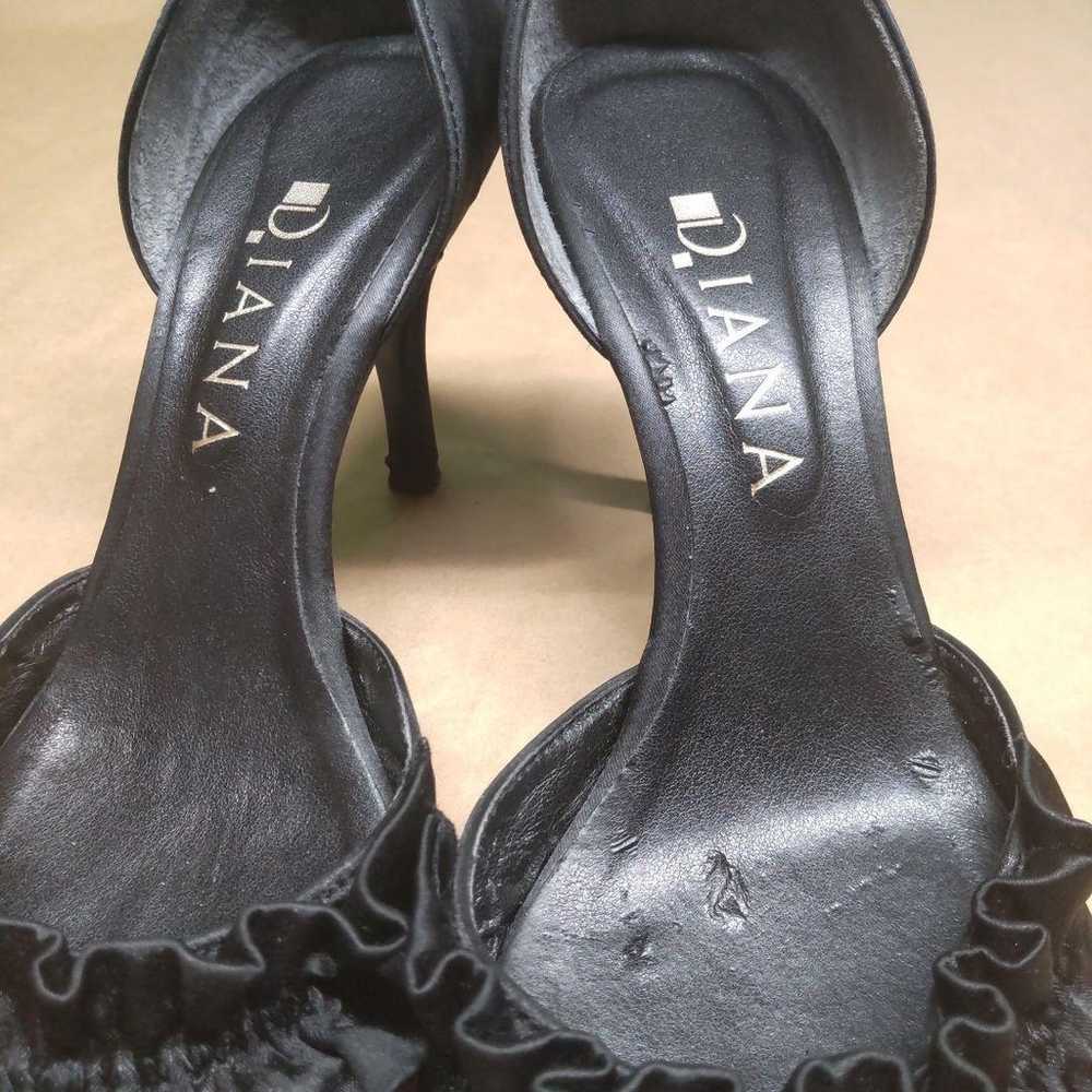 Excellent item [DIANA] Round Toe Frill Pumps. - image 3