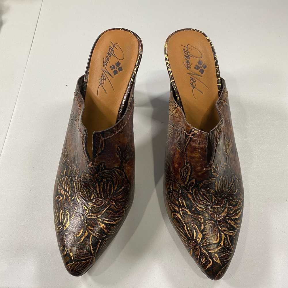 Patricia Nash Ruffina Brown Gold Mules Size 9 - image 2