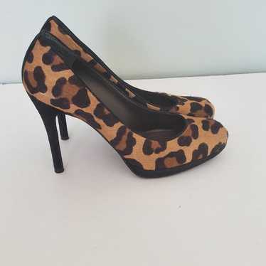 Stuart Weitzman Leopard Print Round Toe Heel Pump… - image 1