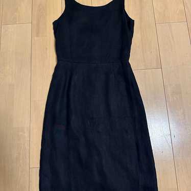 Black sleeveless long dress with a V-neck. - image 1