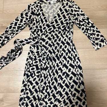 DIANE von FURSTENBERG wrapped dress size 0