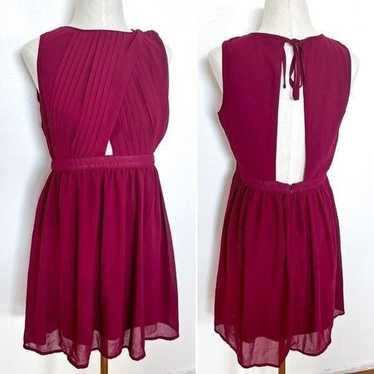 Romeo + Juliet Couture Burgundy Pleated Front Dres