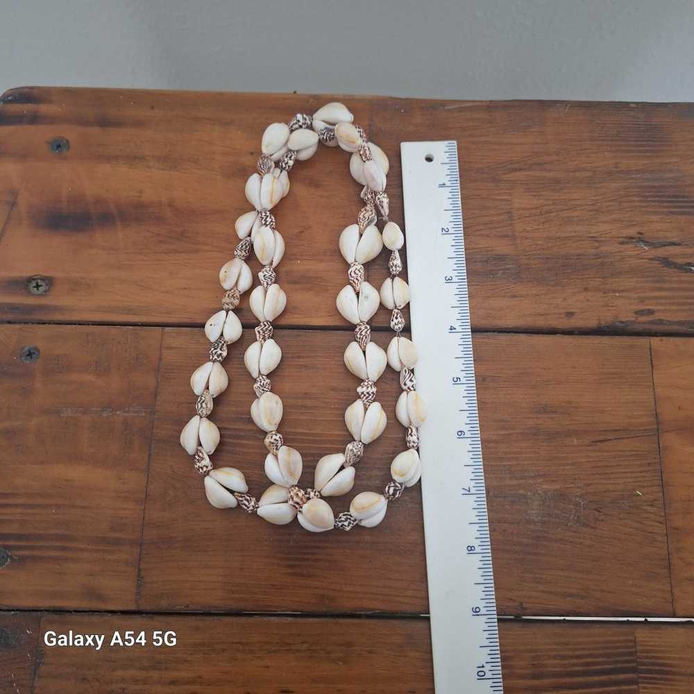 Vintage seashell necklace beige and white - image 2