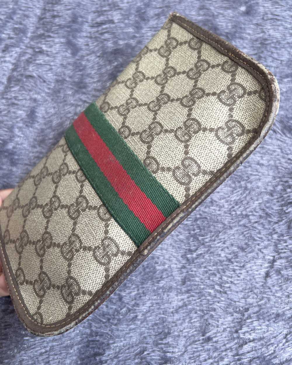 Gucci GG supreme clutch - image 6