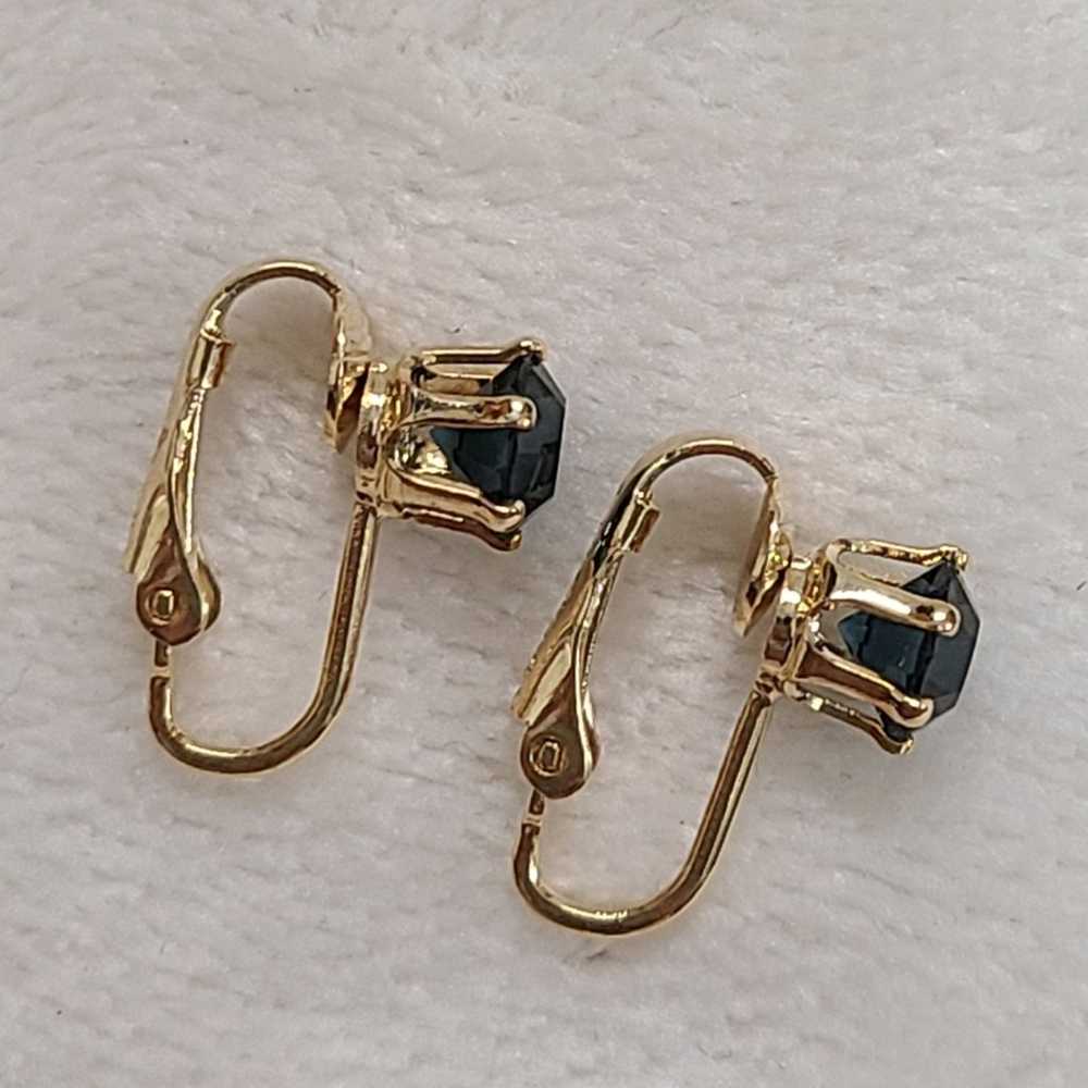 Vintage Gold Tone Blue Stone Clip On Earrings - image 5