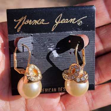 Vintage NORMA JEAN gold crystal swirl and large p… - image 1