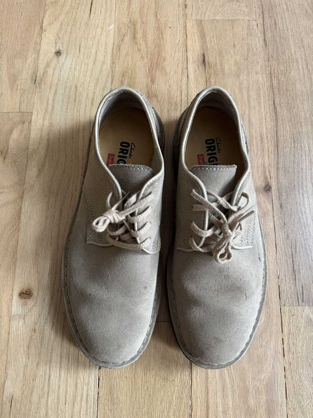 Clarks × Supreme Supreme x Clarks Desert Boot Mal… - image 3