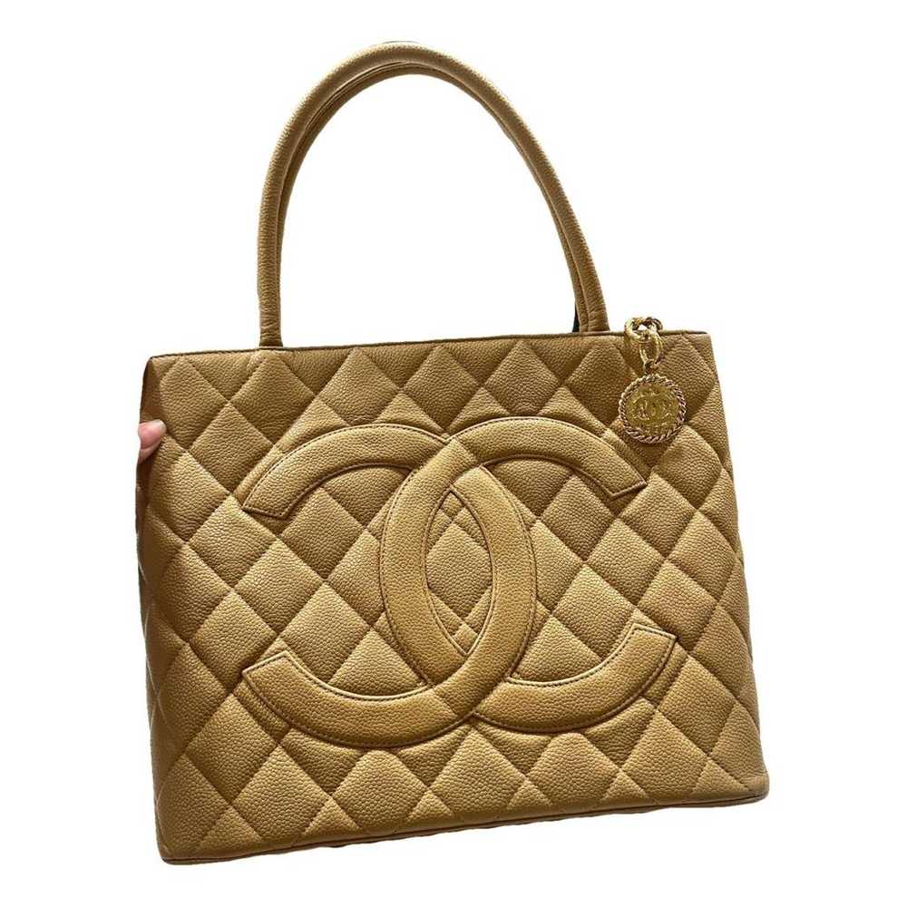 Chanel Médaillon leather tote - image 2