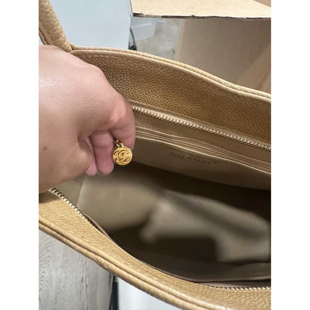 Chanel Médaillon leather tote - image 6