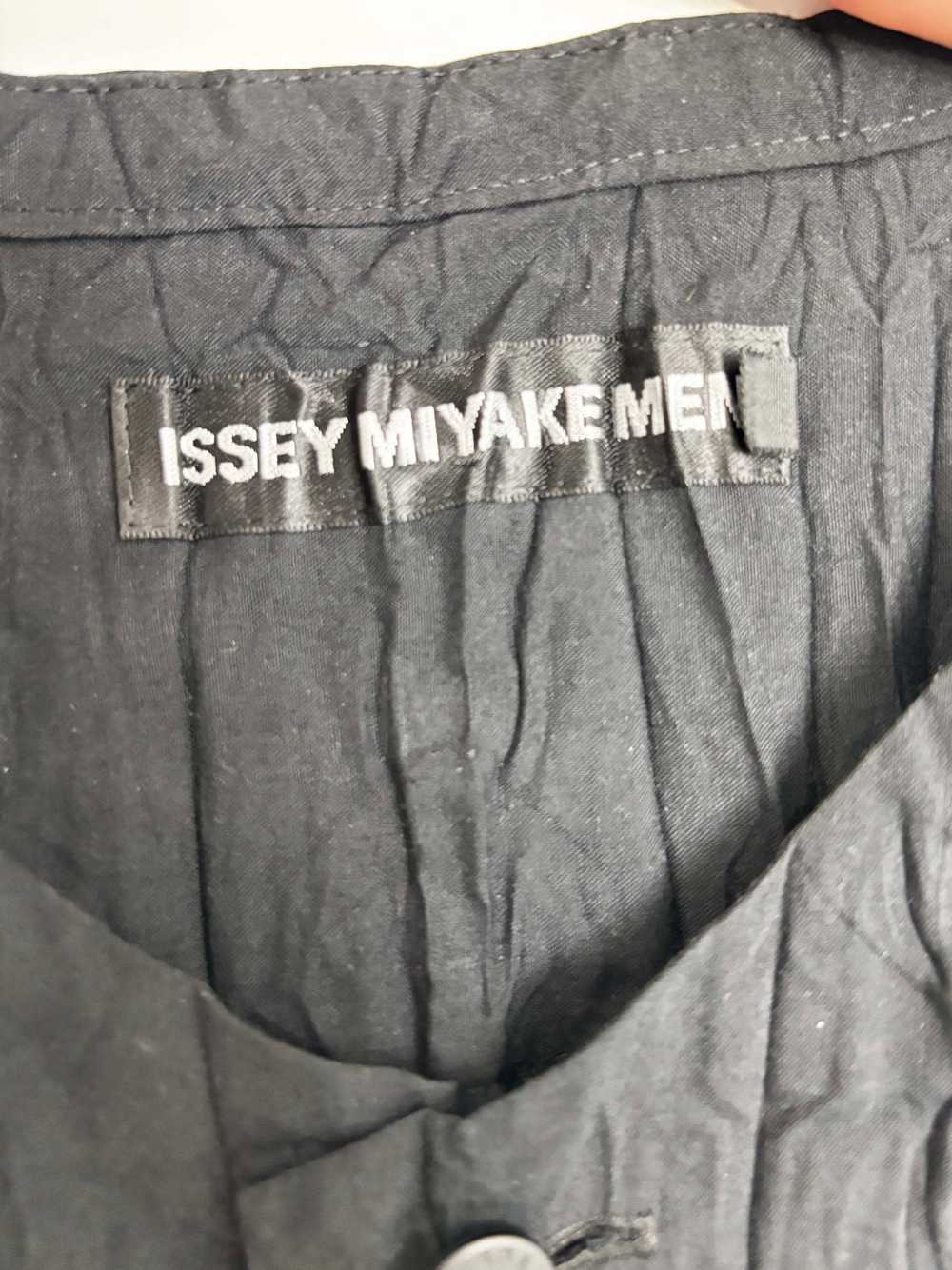 Issey Miyake Men pleated short sleeve shirt - image 4