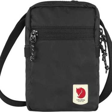 Fjallraven High Coast Pocket in Black