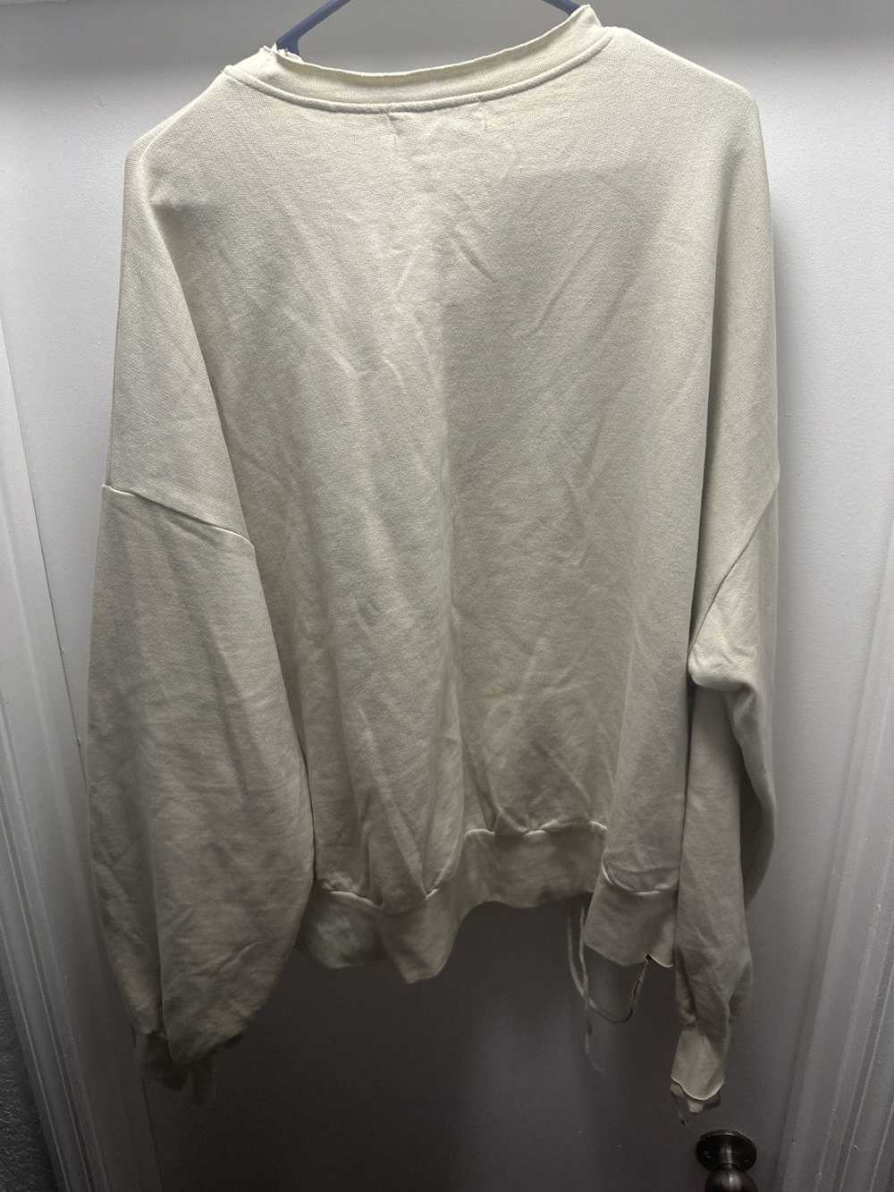 MNML Cream Crewneck distressed - image 2