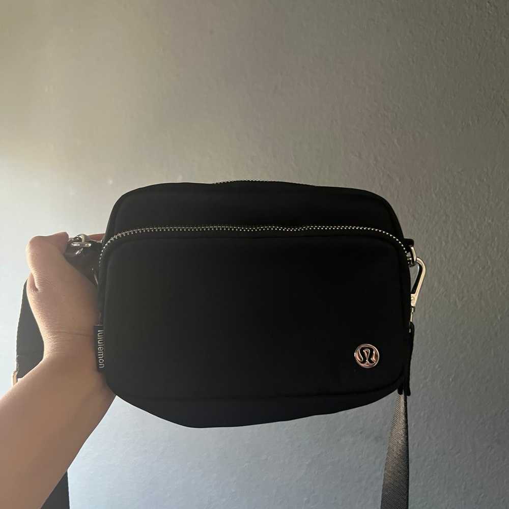 Lululemon Everywhere Crossbody Bag 2L
Metal Hardw… - image 1