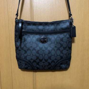 Excellent condition COACH Signature Shoulder Bag