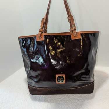 DOONEY AND BOURKE BLACK PATENT LEATHER TOTE W/SUE… - image 1