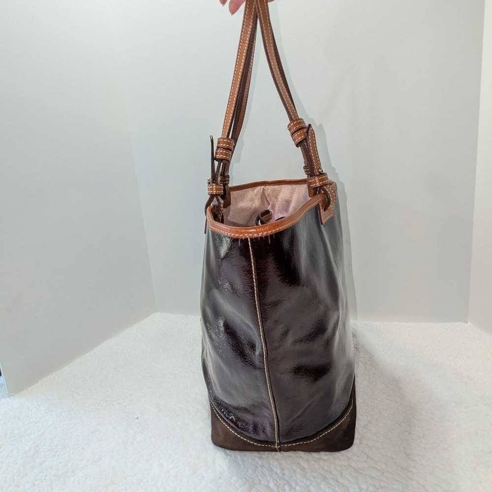 DOONEY AND BOURKE BLACK PATENT LEATHER TOTE W/SUE… - image 2