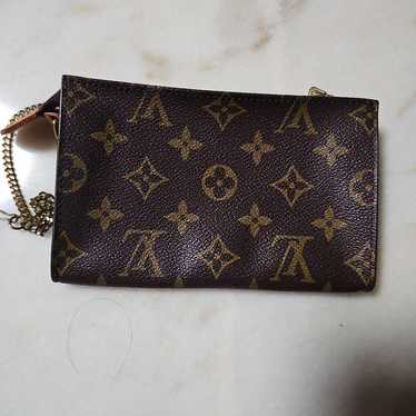 Louis Vuitton attached pouch