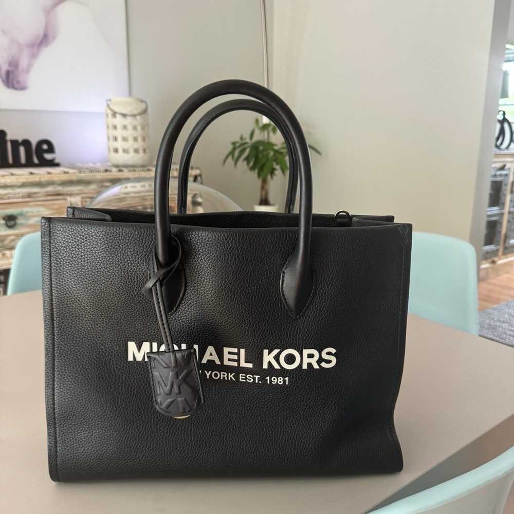 Micheal Kors Leather Tote bag - image 8