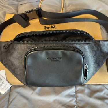 COACH Belt Bag / Crossbody Bag - LIKE NEW!