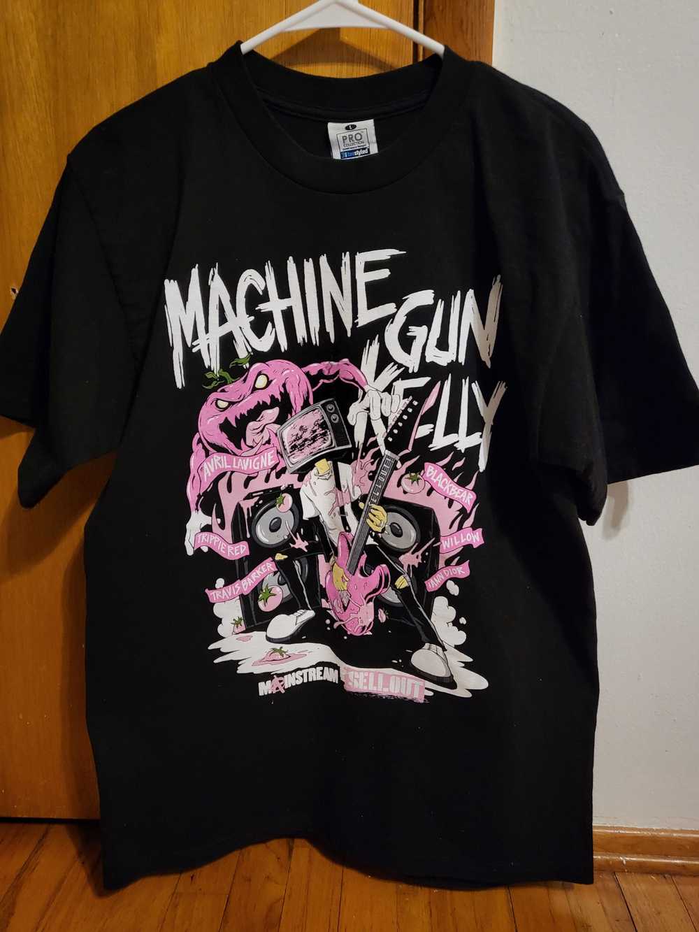 Rock Tees × Tour Tee Machine Gun Kelly Mainstream… - image 1