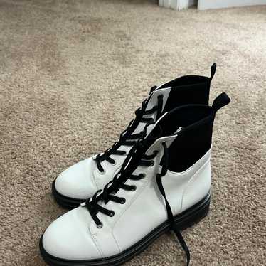 Kenneth Cole White Boots