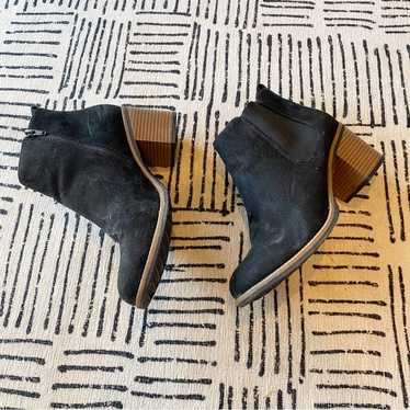 White Mountain Suede Boots Black 10