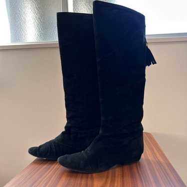 Black suede long boots with tassels.